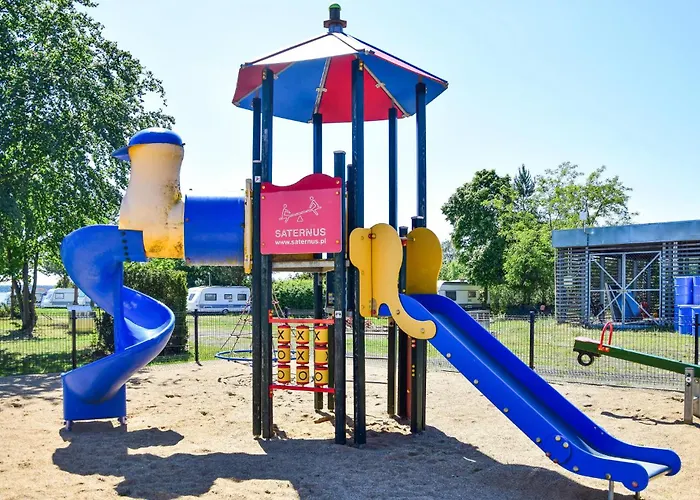 Stunning In Casa de Férias Nowe Warpno